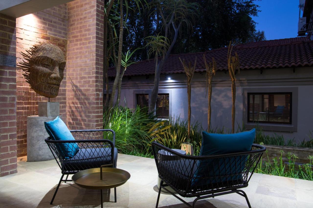Menlyn Boutique Hotel Pretoria-Noord Exterior foto The hotel's courtyard