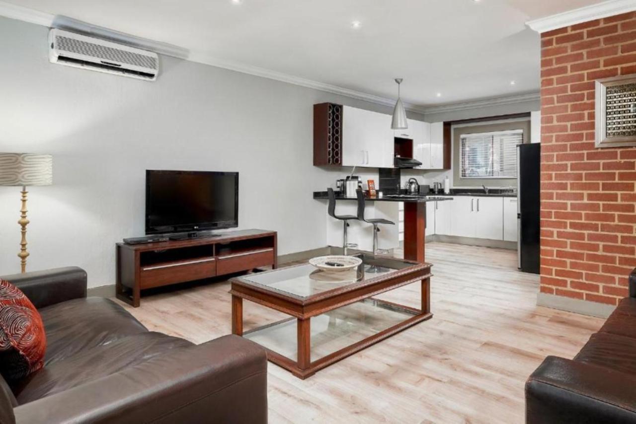 Menlyn Boutique Hotel Pretoria-Noord Exterior foto A typical apartment at the University of Western Australia