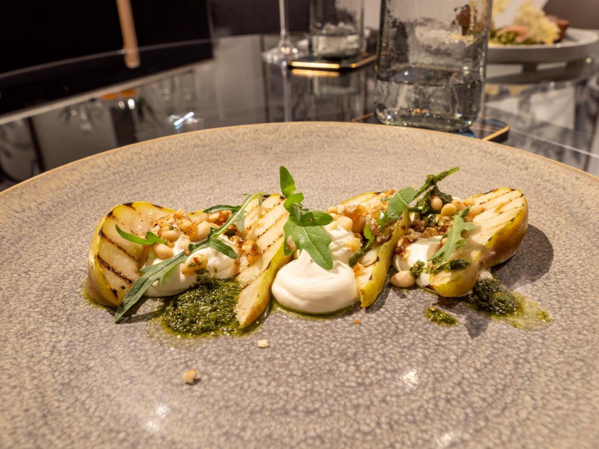 Menlyn Boutique Hotel Pretoria-Noord Exterior foto A starter at the restaurant