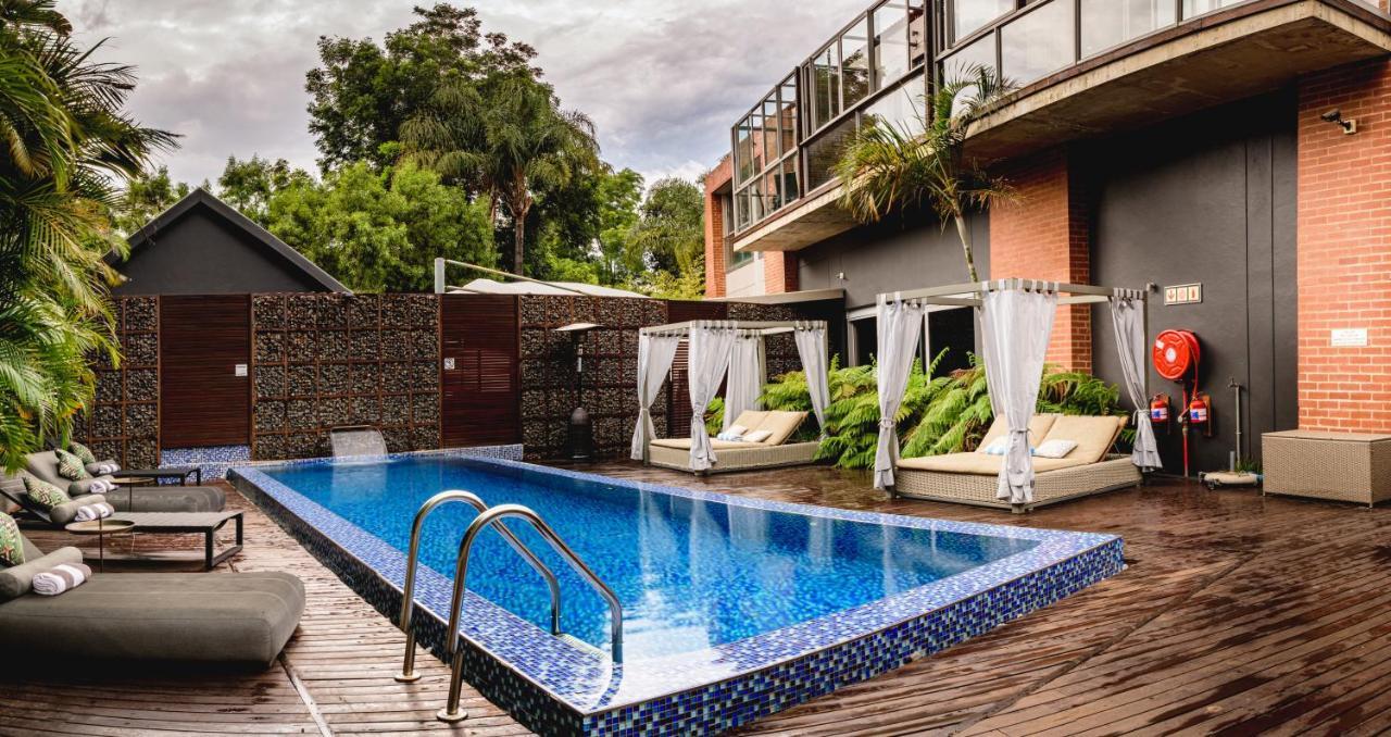 Menlyn Boutique Hotel Pretoria-Noord Exterior foto The swimming pool at the hotel