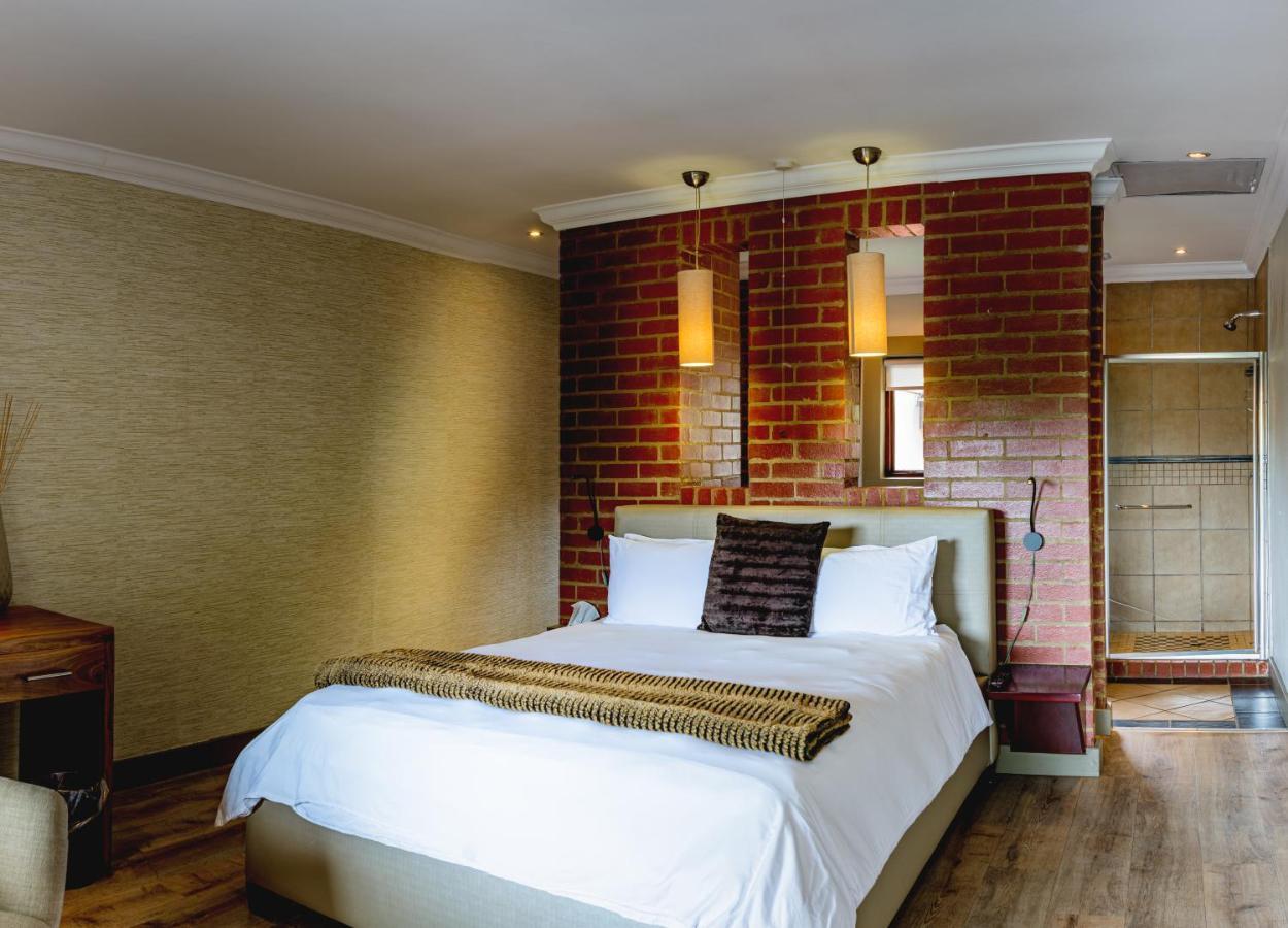 Menlyn Boutique Hotel Pretoria-Noord Exterior foto A bedroom at the hotel