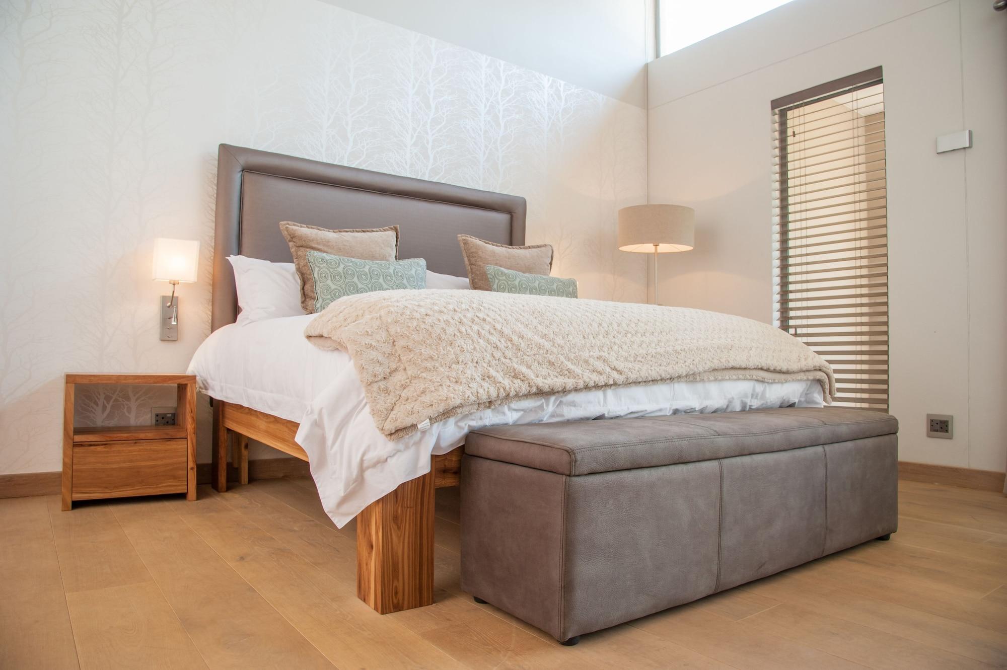 Menlyn Boutique Hotel Pretoria-Noord Exterior foto A bed with a storage bench