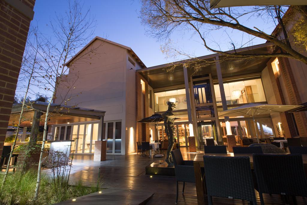 Menlyn Boutique Hotel Pretoria-Noord Exterior foto The residence of the ambassador of the United States to the Republic of Korea