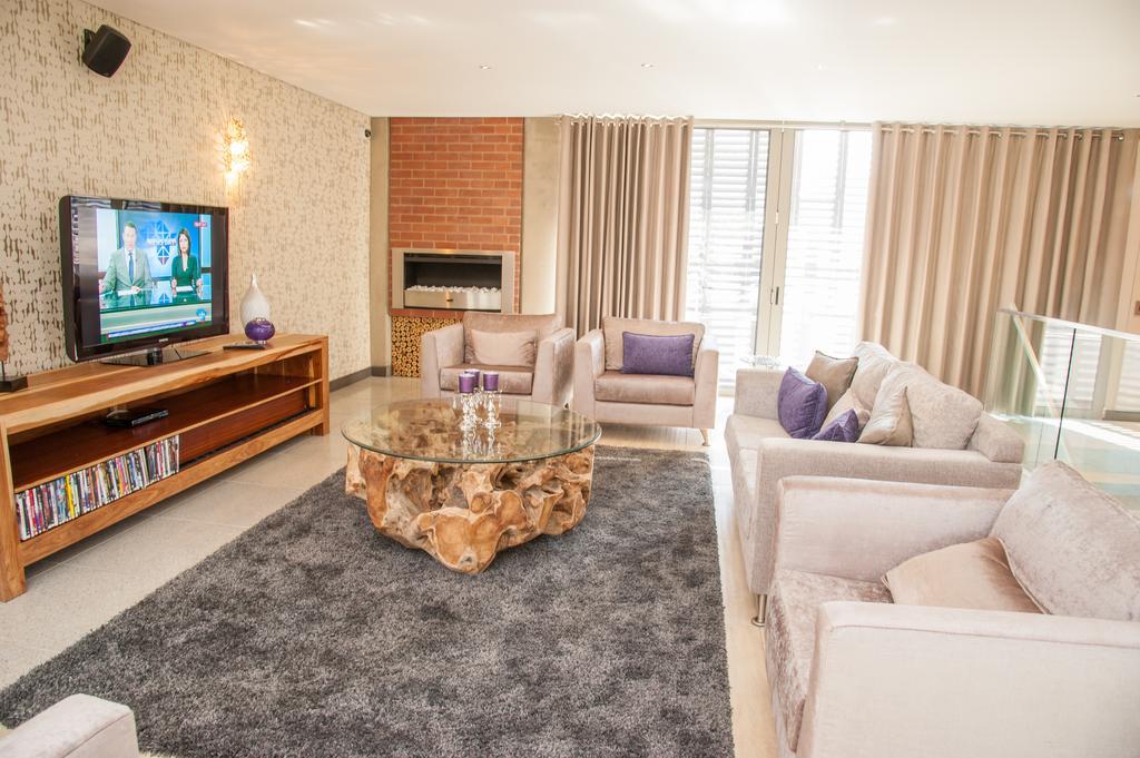 Menlyn Boutique Hotel Pretoria-Noord Exterior foto A living room in a house