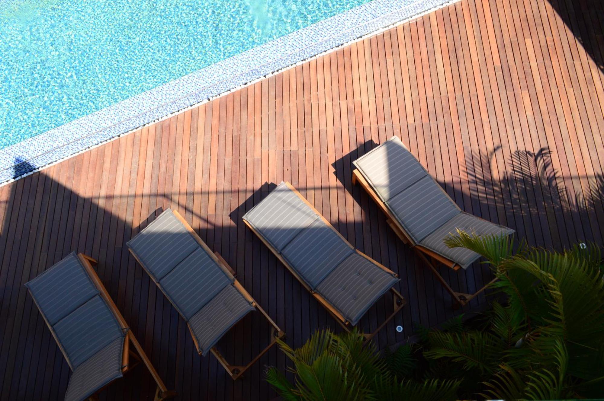 Menlyn Boutique Hotel Pretoria-Noord Exterior foto Sunloungers by a pool