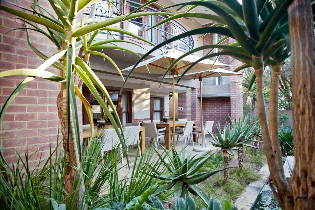 Menlyn Boutique Hotel Pretoria-Noord Exterior foto The courtyard of the house