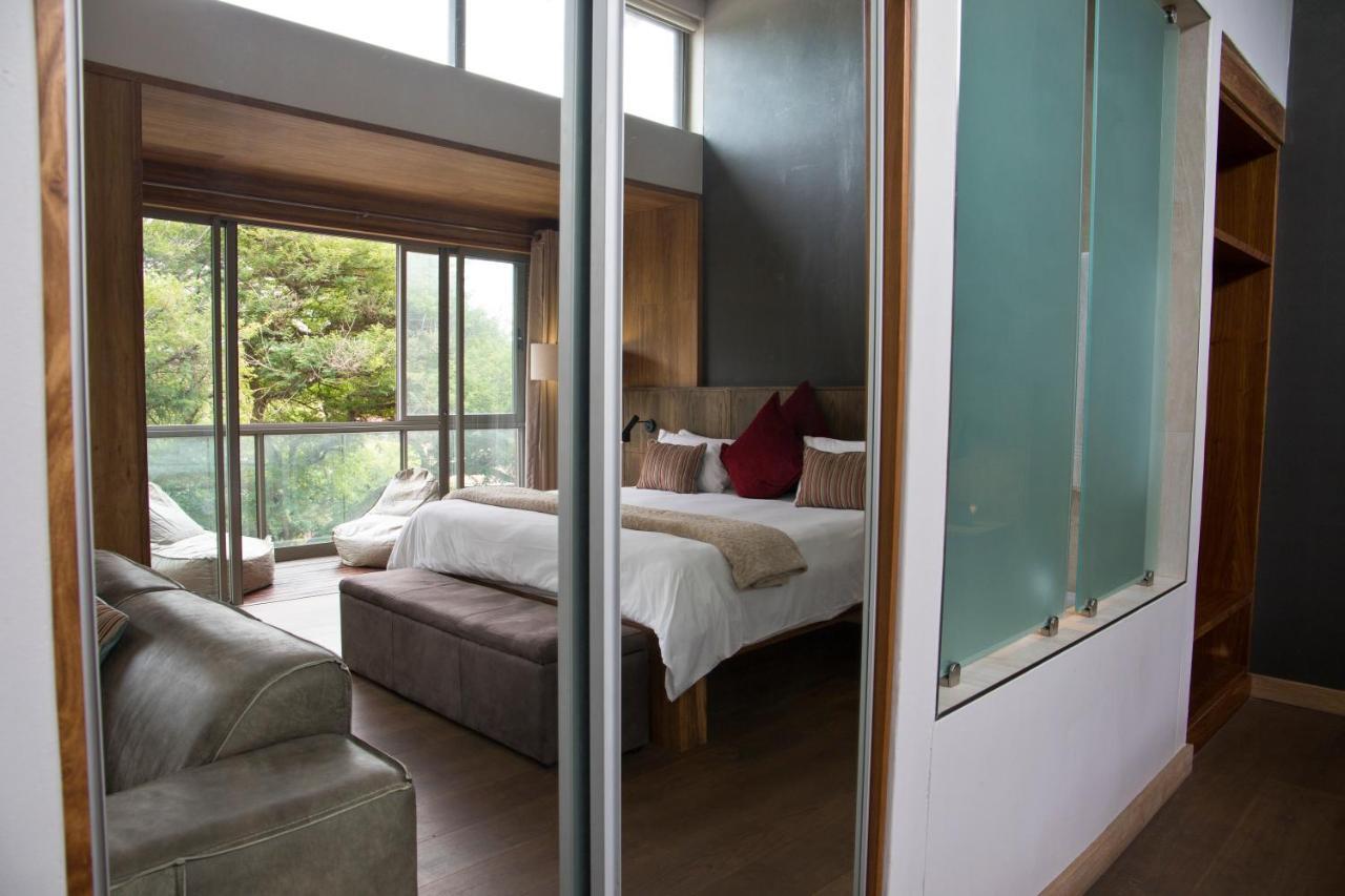 Menlyn Boutique Hotel Pretoria-Noord Exterior foto A bedroom at the hotel